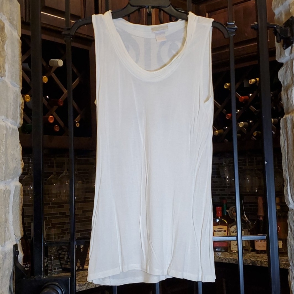 White Tank Top ๐ค - Picture 2 of 7